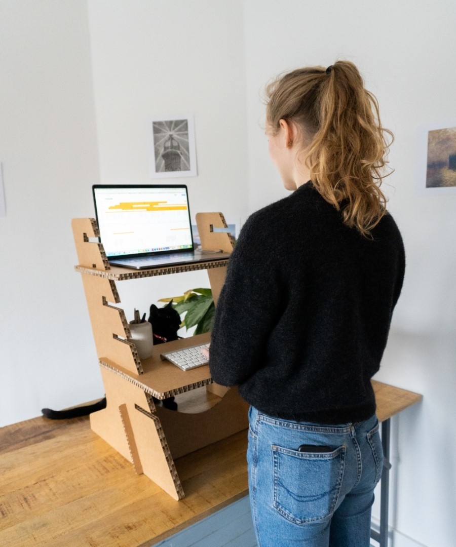 KartentZit-sta-bureau-Bruin