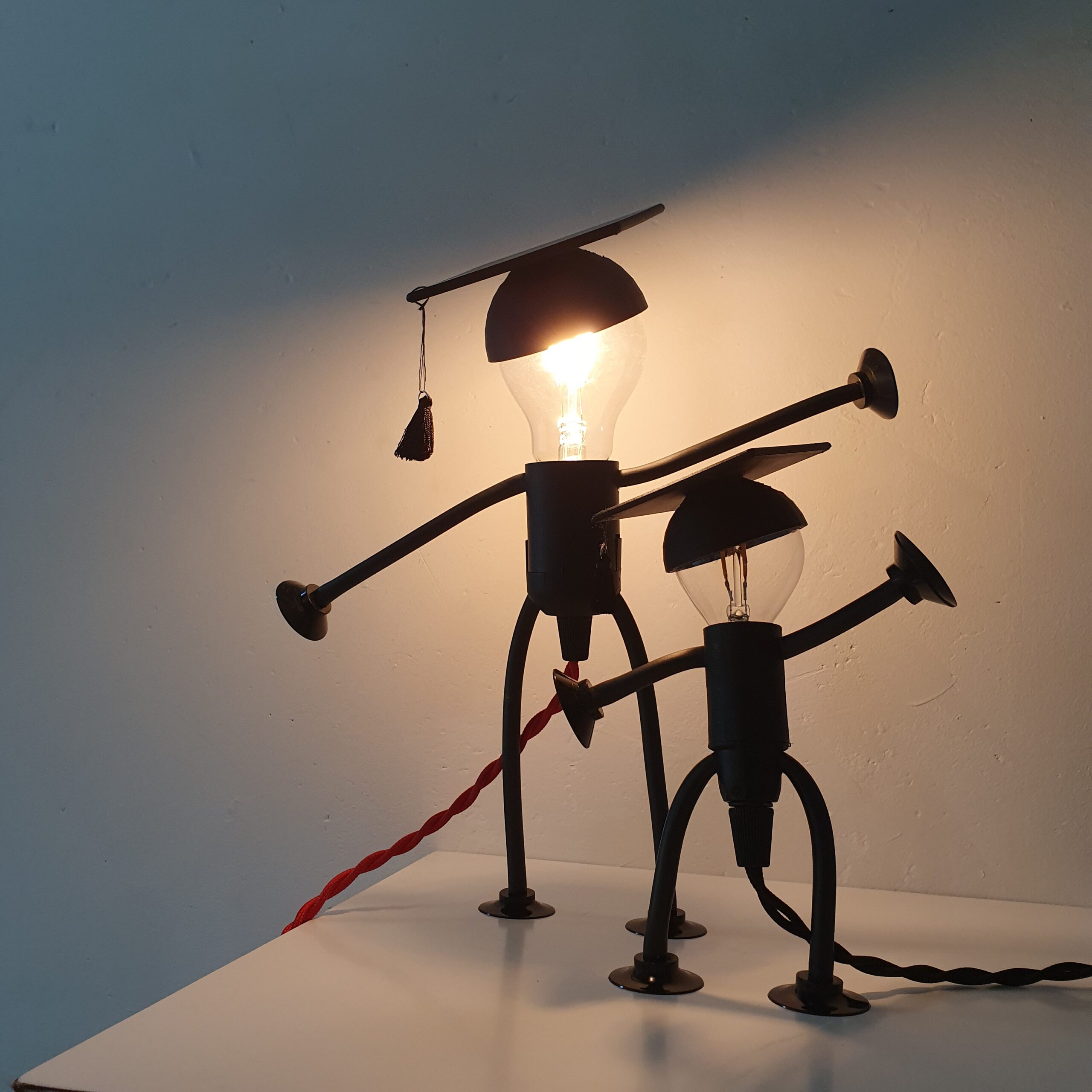 mortarboard-groot-en-klein-E27-aan-scaled